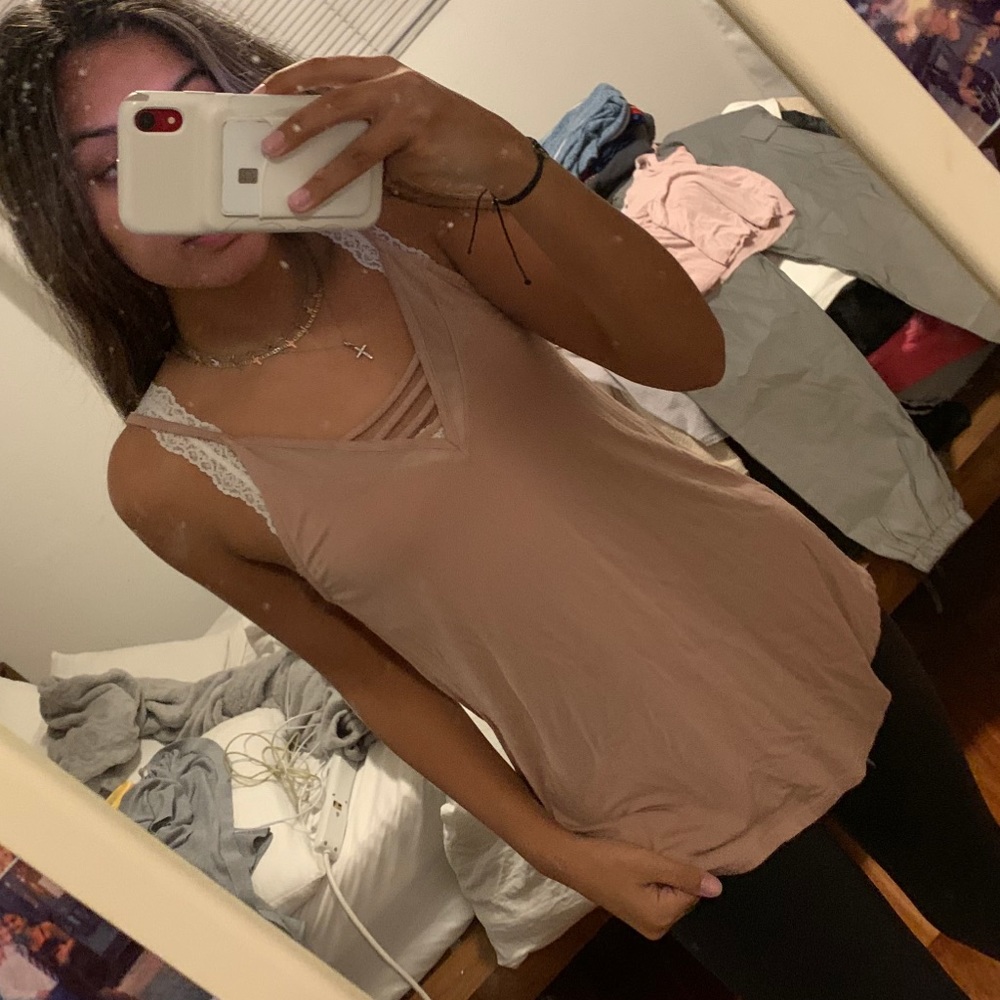 pink tank top